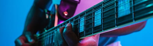Los beneficios educativos de tocar instrumentos musicales